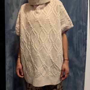 MAX STUDIO - Lambs Wool CableKnit Poncho